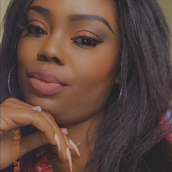 Meet your Posher, Julie - Picture 1 of 1